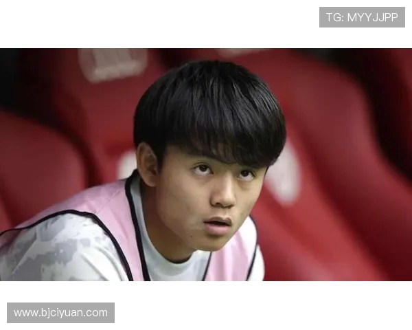 久保建英在新赛季表现亮眼引发球迷热议未来发展潜力无限